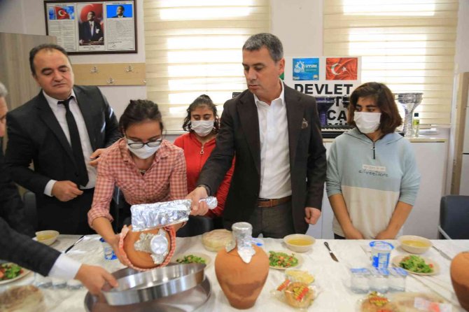 Başkan Şimşek Uyum Öğrencileri İle Mutfağa Girdi