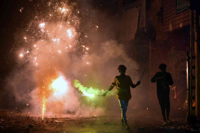 Hindular Tarafından Kutlanan Diwali Işık Festivali Renkli Görüntülere Sahne Oldu