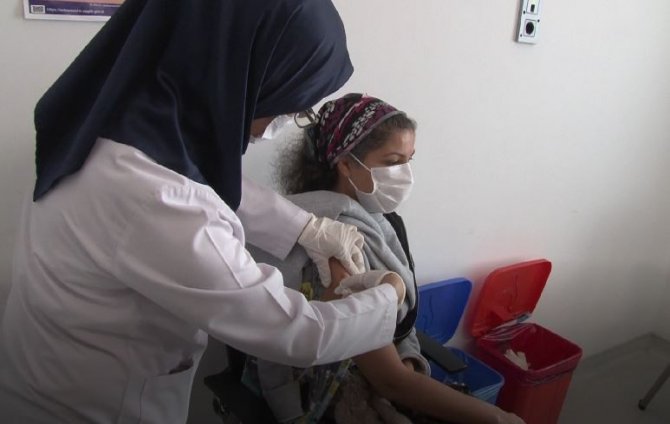 Biontech Aşısında 3. Doz Aşılama Ankara Şehir Hastanesi’nde Başladı