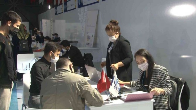 İ̇ş Arayanlar Ve İş Verenler 4. Tuzla Kariyer Ve İ̇stihdam Fuarında Buluştu
