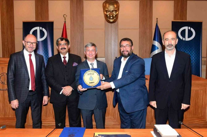 İ̇slam Dünyası Sanal Üniversiteler Ağı Toplantısı Anadolu Üniversitesi Ev Sahipliğinde Gerçekleştirildi