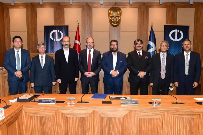 İ̇slam Dünyası Sanal Üniversiteler Ağı Toplantısı Anadolu Üniversitesi Ev Sahipliğinde Gerçekleştirildi