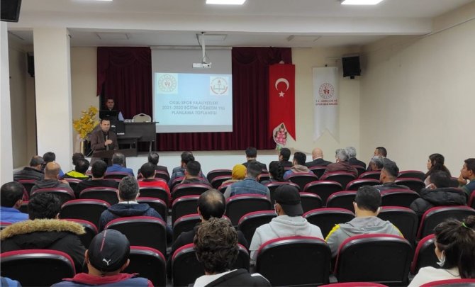 Kahta’da Okul Spor Faaliyetleri Toplantısı Düzenlendi