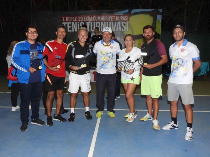 29 Ekim Cumhuriyet Kupası Tenis Turnuvası’nın Kupaları Sahiplerini Buldu