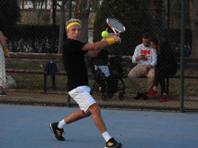 29 Ekim Cumhuriyet Kupası Tenis Turnuvası’nın Kupaları Sahiplerini Buldu