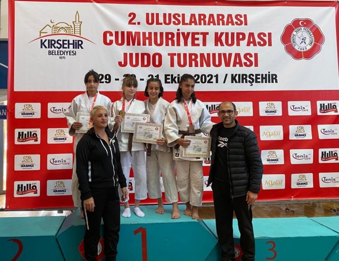 Vanlı Judocular Uluslararası Cumhuriyet Judo Turnuvasında 9 Madalya Kazandı