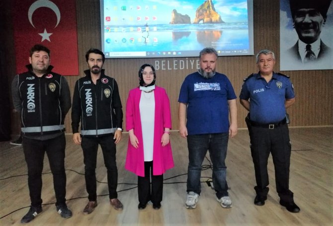 Sağlık Çalışanlarına Ve Öğrenci Velilerine Yönelik Uyuşturucu Bilgilendirmesi Yapıldı