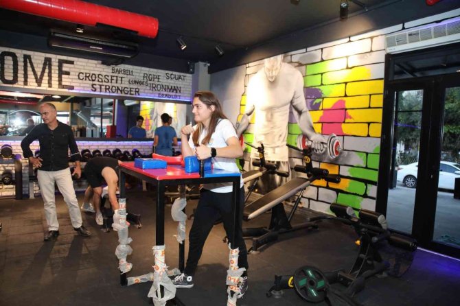 Mersinli Kadın Sporcu, Bileğinin Gücüne Güveniyor