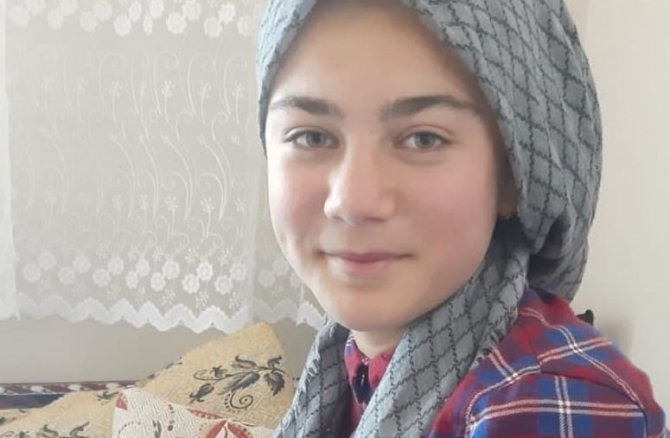 Liseli Şeyda’nın Zor Sınavı: Ağabeyi Ve Kardeşini Kalp Yetmezliğinden Kaybetti, Kendisi De Aynı Hastalıkla Savaşıyor