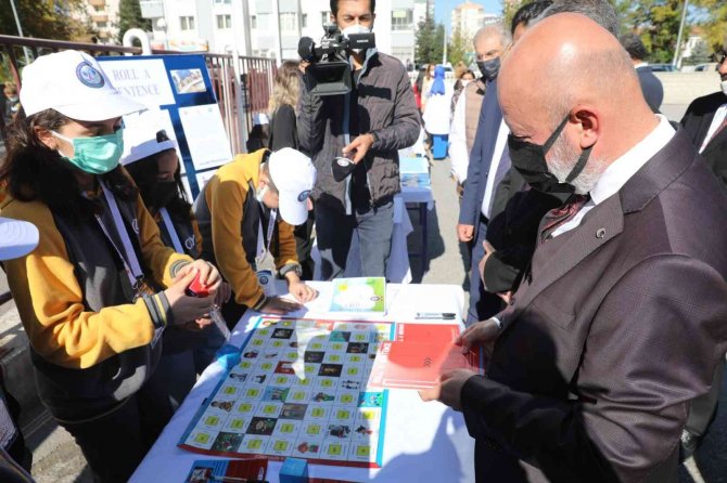 Öğrenciler Projelerini Bilim Fuarı’nda Sergiledi