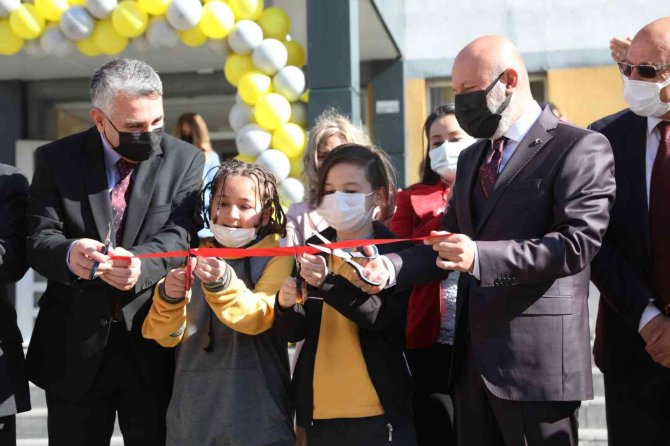 Öğrenciler Projelerini Bilim Fuarı’nda Sergiledi