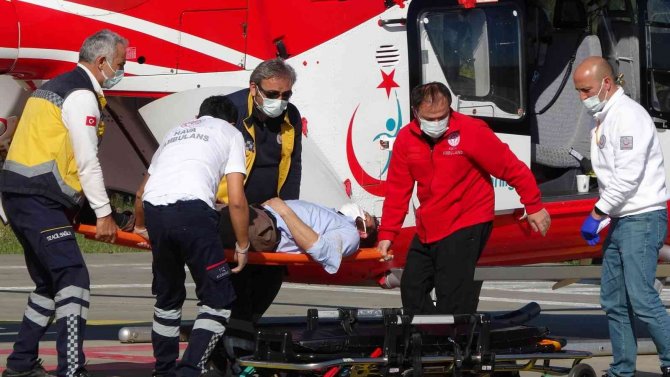 Yamaçtan Yuvarlanan Çobanın Yardımına Ambulans Helikopter Yetişti