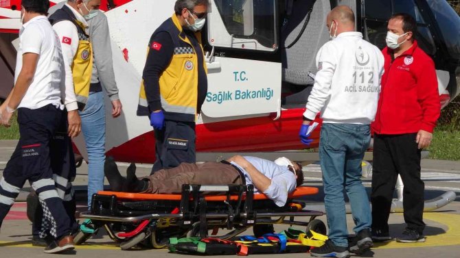 Yamaçtan Yuvarlanan Çobanın Yardımına Ambulans Helikopter Yetişti