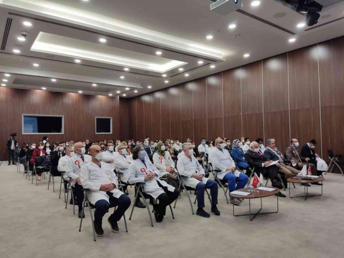 Sanatçı Hakan Taşıyan Böbrek Nakli Olduğu Ankara Şehir Hastanesi’ni Unutmadı