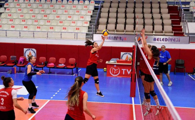 Muratpaşa Belediyespor İle Karşıyaka İ̇zmir’de Unvan Maçına Çıkacak