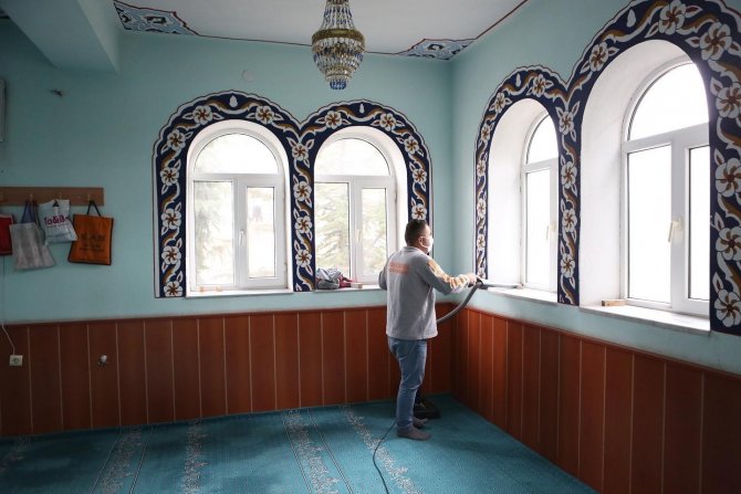 Sincan’da Camiler Düzenli Olarak Temizlenip Dezenfekte Ediliyor