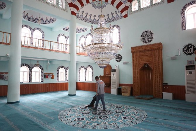 Sincan’da Camiler Düzenli Olarak Temizlenip Dezenfekte Ediliyor