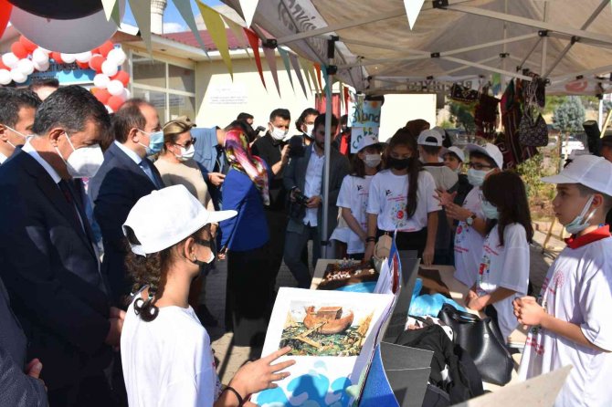 Şırnak’ta Tübi̇tak 4006 Bilim Fuarı Açıldı