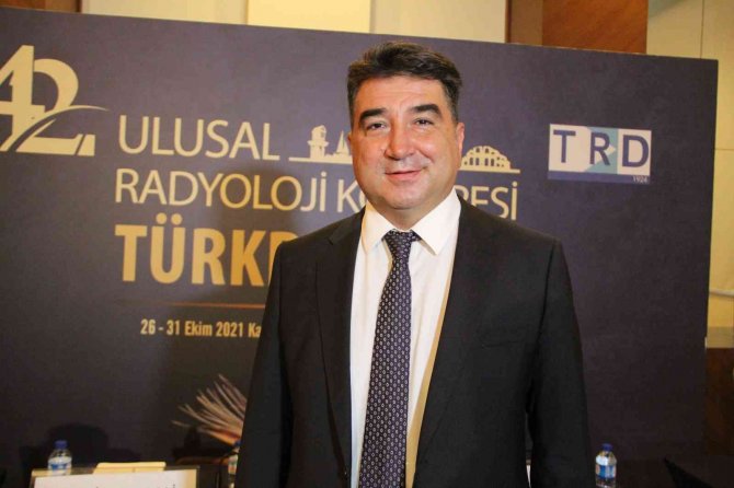 Prof.dr. Hazırolan: "İ̇yi Bir Muayene Yapılmadan Mr Ve Tomografi İstenilmemeli"