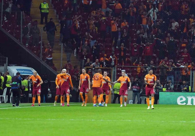 Uefa Avrupa Ligi: Galatasaray: 1 - Lokomotiv Moskova: 0 (İ̇lk Yarı)