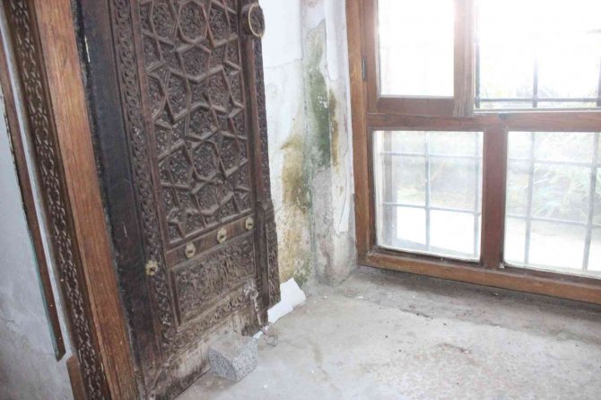 Ödemiş’in Tarihi Camisi İlgi Bekliyor