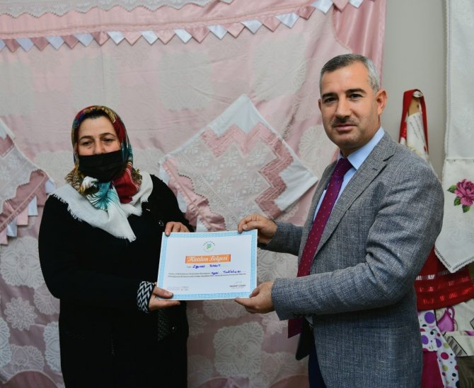 Marifetli Kursiyerler Sertifikalarını Aldı