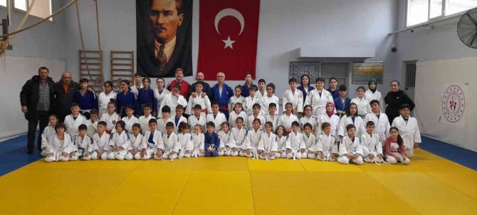 Yunusemreli Judocular Bir Üst Kuşağa Terfi Etti