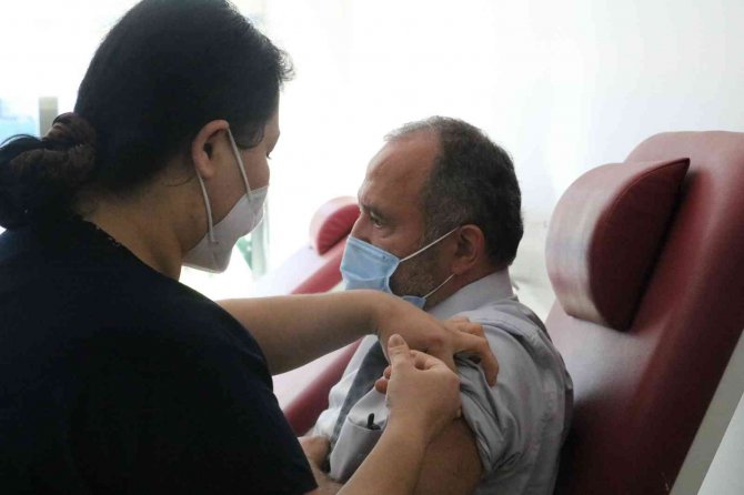 Rektörden Koronavirüse Karşı Aşı Çağrısı