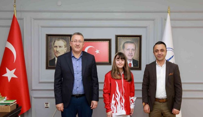 Başarılı Sporcular Madalyaları İle Başkan Işıksu’yu Ziyaret Ettiler