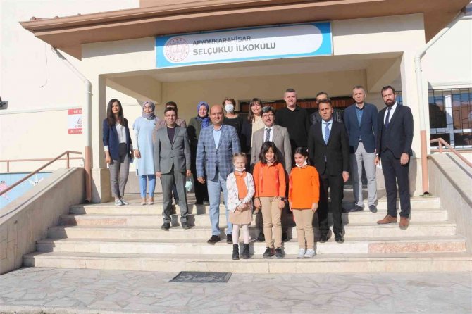 Öğrencilerden 15 Temmuz Demokrasi Ve Milli Birlik Günü Resim Sergisi