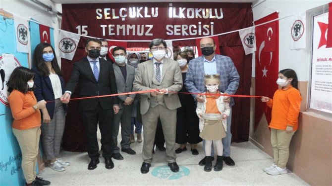 Öğrencilerden 15 Temmuz Demokrasi Ve Milli Birlik Günü Resim Sergisi