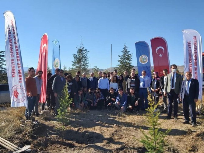 Şuhut’ta ’Öğretmenler Hatıra Ormanı’nda Fidanlar Toprakla Buluştu