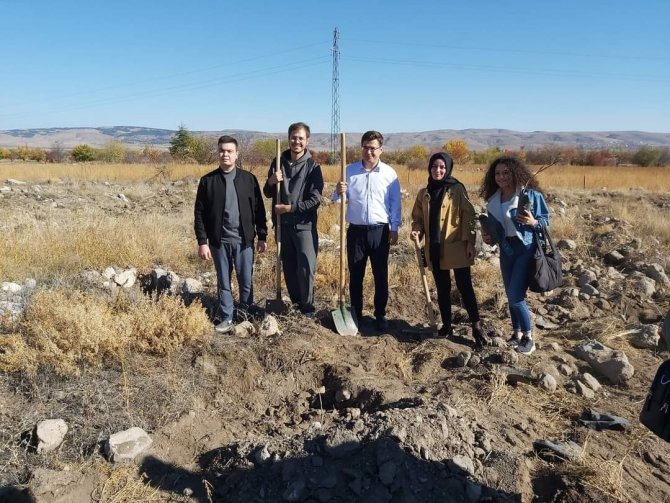 Şuhut’ta ’Öğretmenler Hatıra Ormanı’nda Fidanlar Toprakla Buluştu