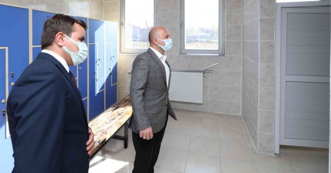 Ağrı Valisi Varol, Taşlıçay Anadolu Lisesini Ziyaret Etti