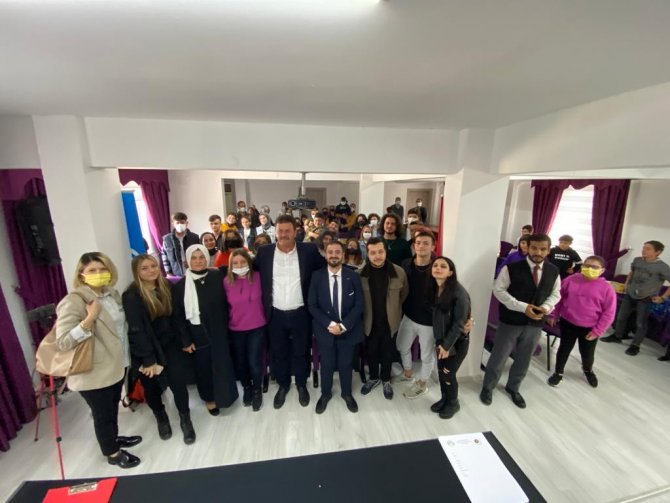 Başkan Soykan’dan Öğrencilere Tiyatro Kursu Desteği