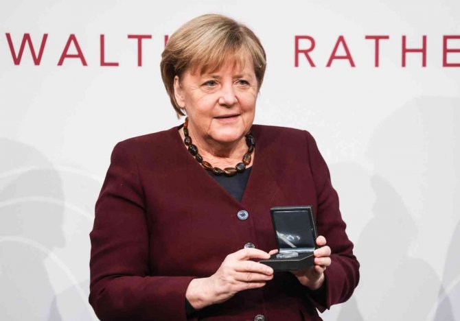 Merkel’e Walther Rathenau Ödülü Verildi