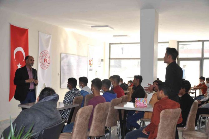 Öğrencilere Kitap Okumanın Önemi Anlatıldı