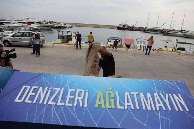 ‘Denizleri Ağlatmayın’ Sloganı İle Belirlenen Bölgelere Atık Ağ Toplama Konteynırı Yerleştirildi