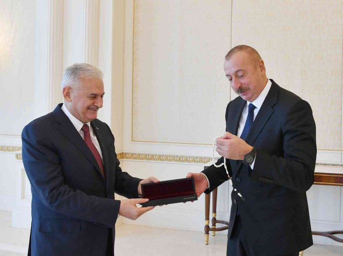 Azerbaycan Cumhurbaşkanı Aliyev, Binali Yıldırım’ı Kabul Etti