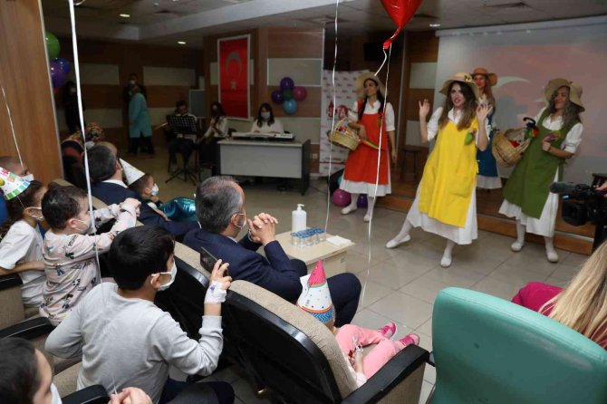 Lösemili Çocuklar İçin Tiyatro Hastaneye Taşındı