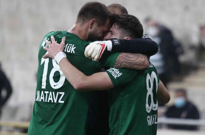 Bursaspor Topu Rakibe Bıraktı, 3 Maçta 9 Puan Aldı