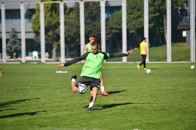 Bursaspor Şut Çalışması Gerçekleştirdi