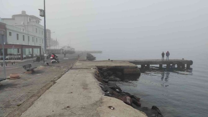 Sis Nedeniyle Çanakkale Boğazı Gemi Trafiğine Kapandı