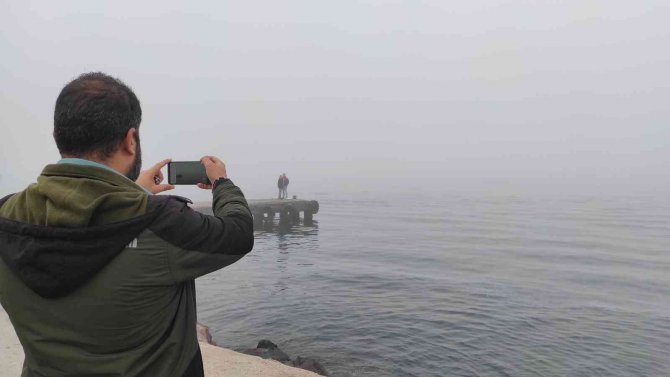 Sis Nedeniyle Çanakkale Boğazı Gemi Trafiğine Kapandı
