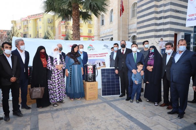 Cizre’de Çiftçilere Çadır, Güneş Enerji Paneli, Süt Sağım Ve Yayık Makineleri Dağıtıldı