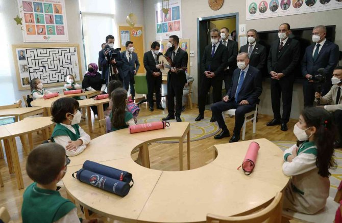 Cumhurbaşkanı Erdoğan, Üsküdar’daki Palet Türk Müziği İ̇lkokulu’nun Açılışı Yaptı