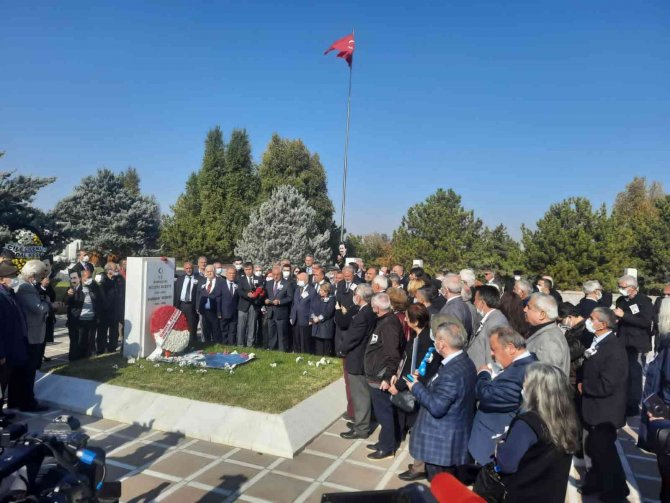 Bülent Ecevit Mezarı Başında Dsp’nin Düzenlediği Törenle Anıldı