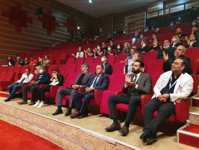 Diyarbakır’da Hastane Çalışanlarına Müzikli Moral