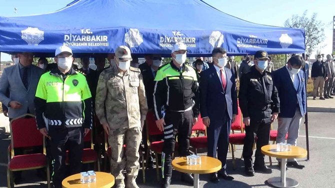 Diyarbakır’da Eğitimlerini Tamamlayan Motosikletli Polisler Sertifikalarını Aldı