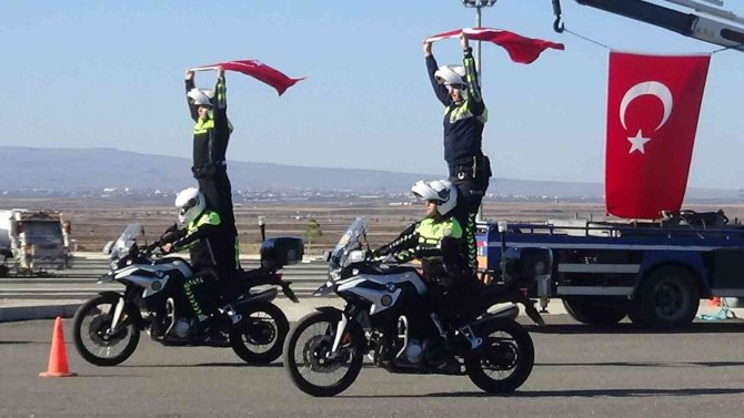 Diyarbakır’da Eğitimlerini Tamamlayan Motosikletli Polisler Sertifikalarını Aldı